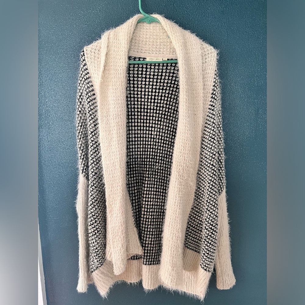 Women’s RD Style Mohair cardigan, size Large. White and cream. Great condition
